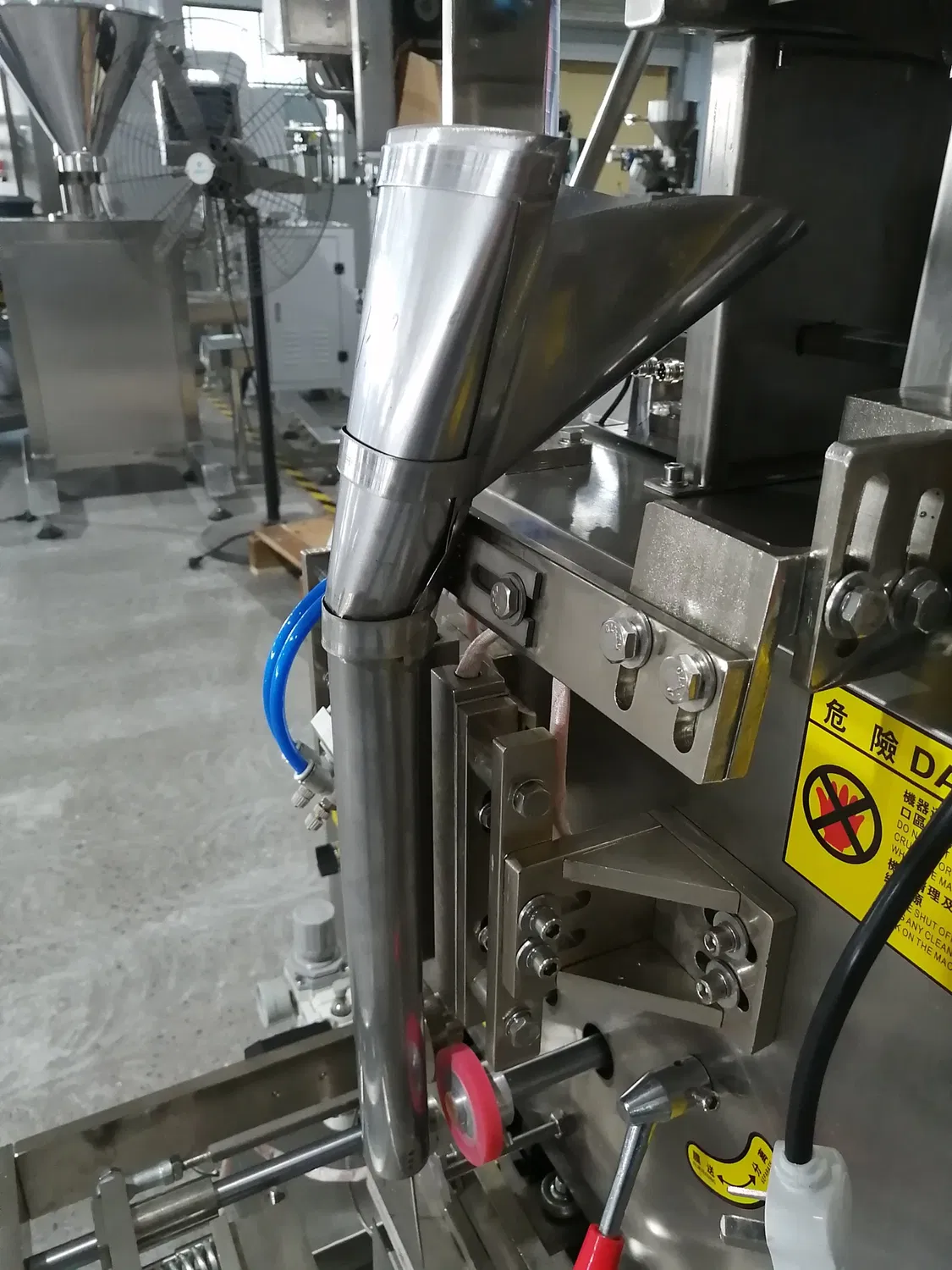 Automatic Granule Snack Jelly Chips Filling Sealing Packing Machine